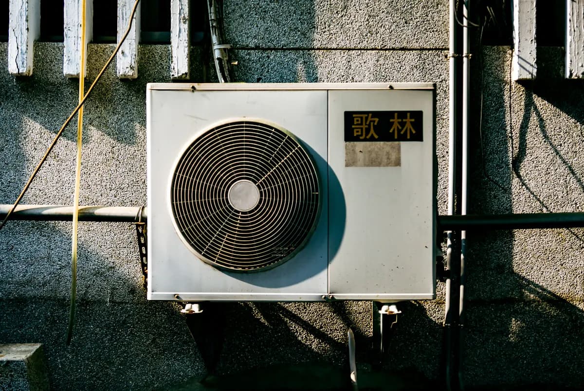 Wall-mounted outdoor heating or cooling unit